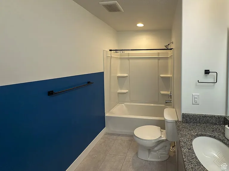 Guest full bathroom