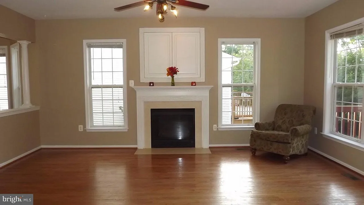 5 bed, 3.5 bath, 2994 sqft, $3,900 — Photo 4