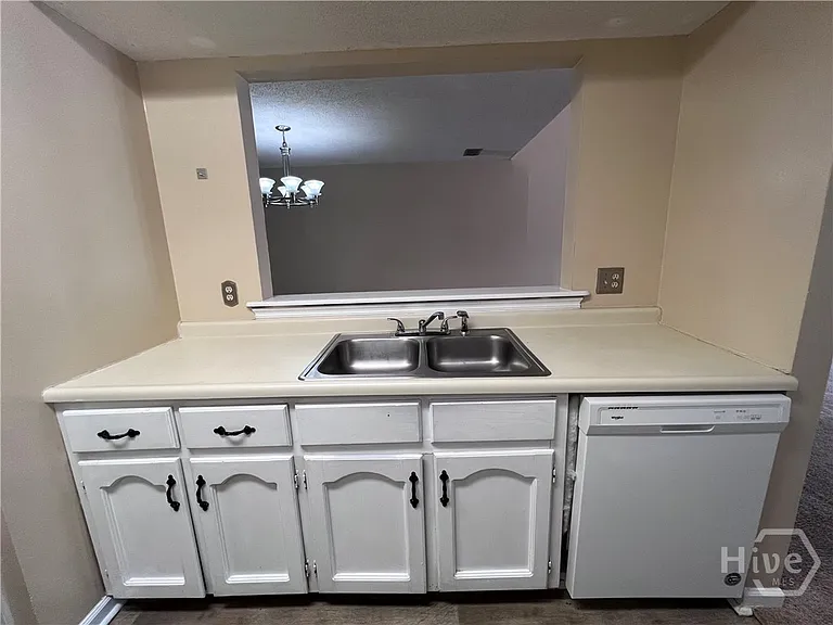 2505 W Broad St #422 — Photo 14