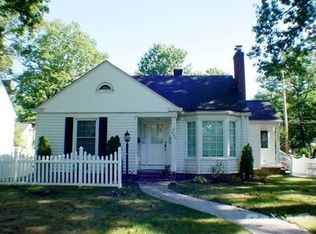 487 Oakmoor Rd, Bay Village, OH 44140