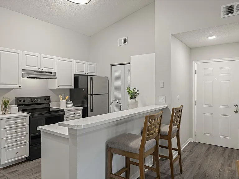 Oasis Naples Apartments — Photo 20