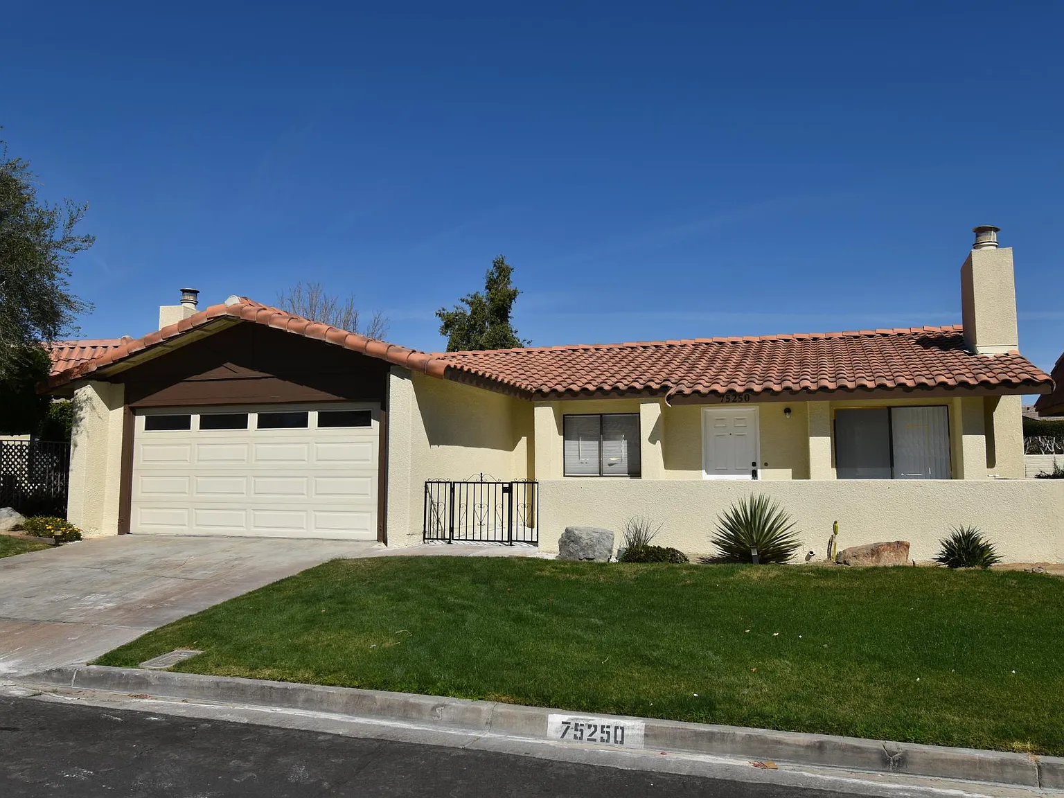 75250 Vista Corona — Photo 1