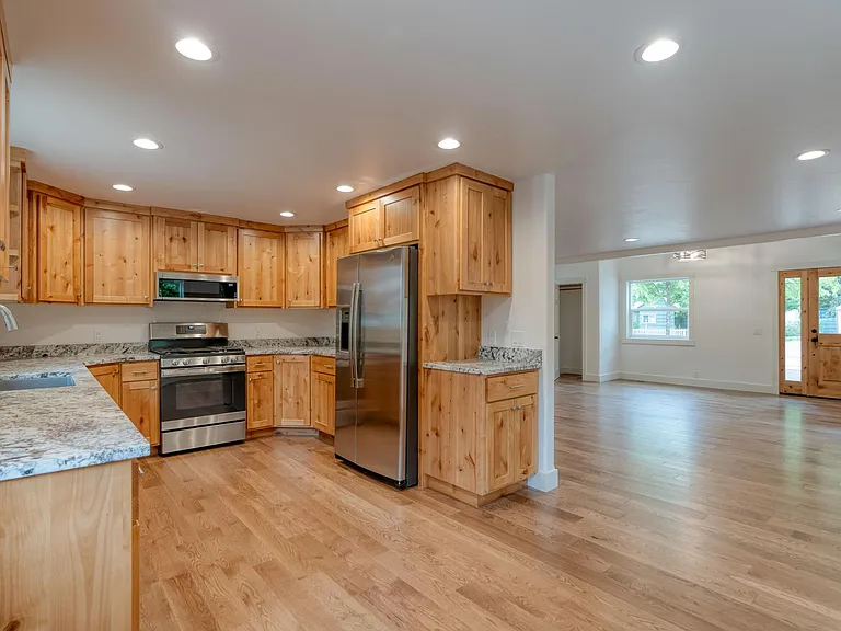 921 Columbia Ave — Photo 34