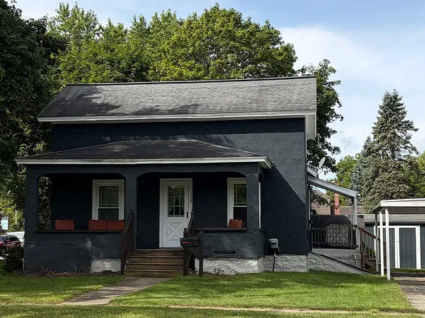 202 N Park St, Hastings, MI 49058
