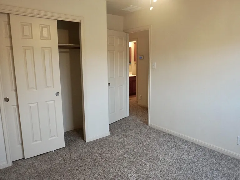 2305 Nestlewood Dr — Photo 15