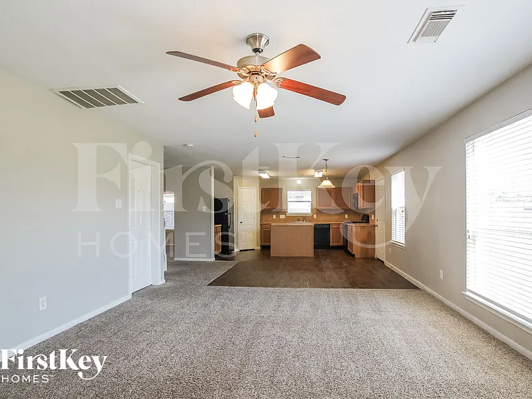 2811 Long Grove Ln — Photo 6