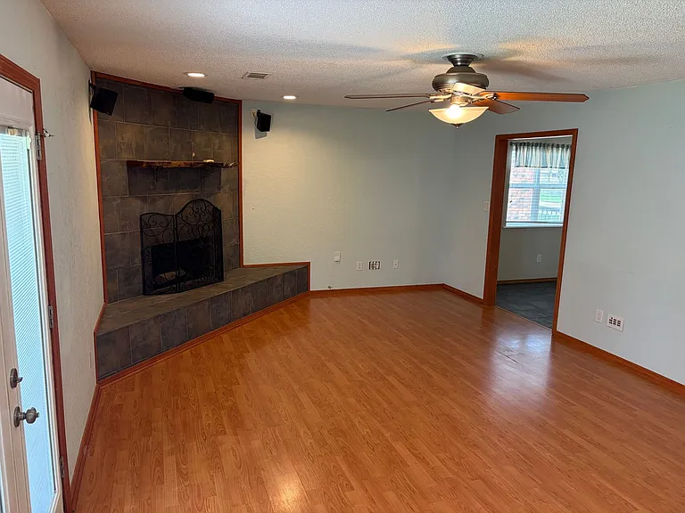 9313 Houston St — Photo 11
