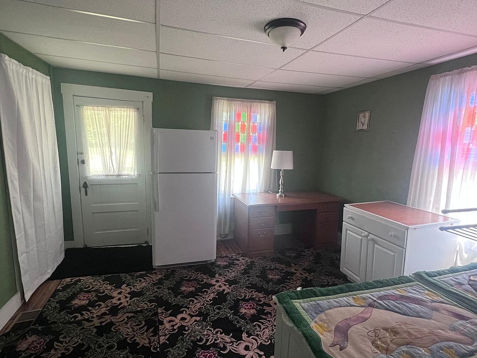 1st floor laundry, W/D included, office space, large extra fridge, closet