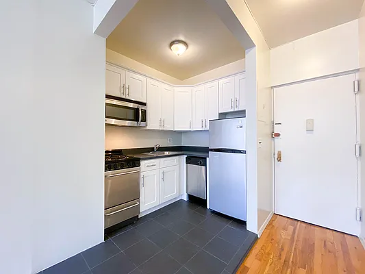 Rented by City Connections Realty | media 15