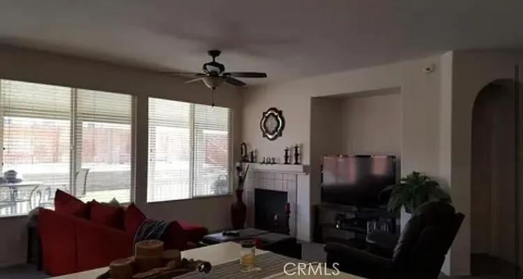 3 bed, 1403 sqft, $2,200 — Photo 4