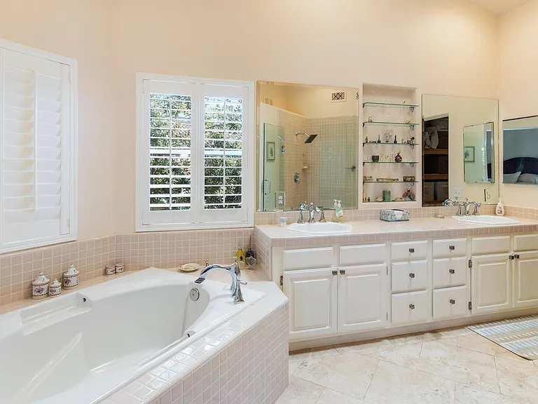 1250 Cravens Ln #3 — Photo 12