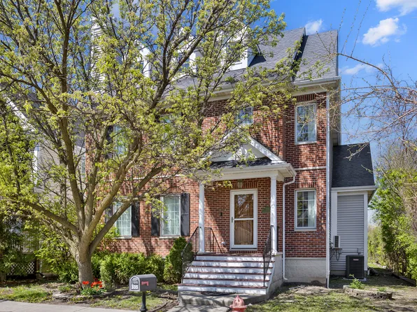 335 W Carriage Ln, Bensenville, IL 60106