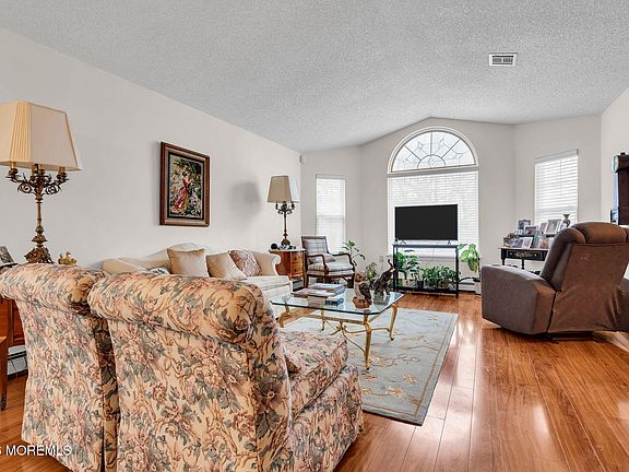 3rd image of 45 Winterton Drive