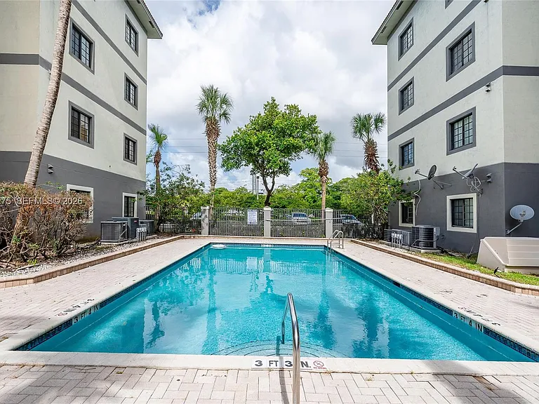 2851 Riverside Dr #207 — Photo 30