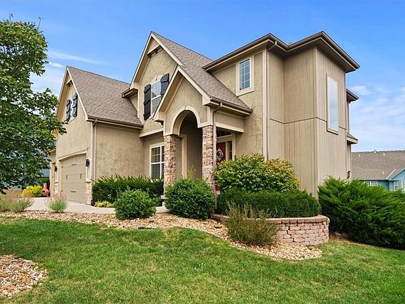 3rd image of 1404 SW 41st Cir