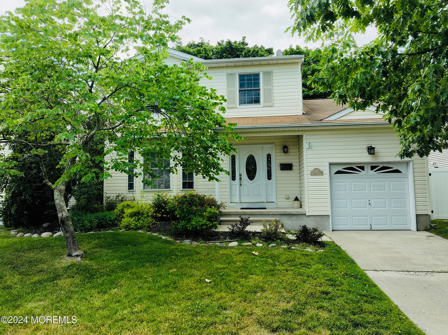 1741 Howard Street photo 1