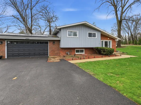 3N539 Woodland Ave, West Chicago, IL 60185