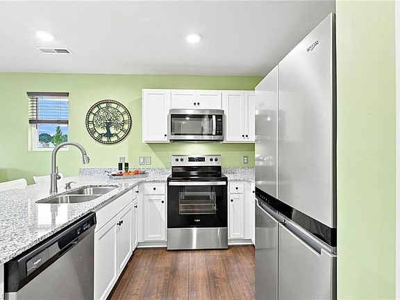 5th image of 671 Whitney Rd