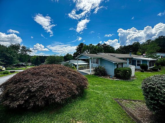 4th image of 320 Greystone Dr