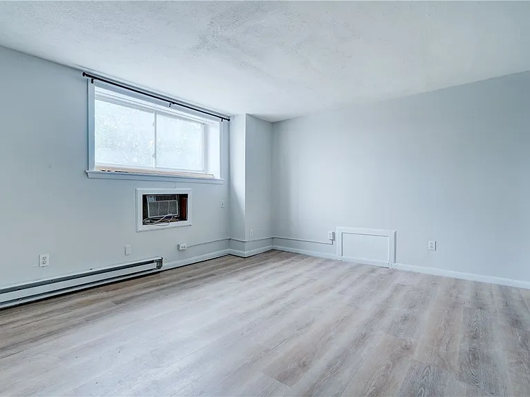 400 Main St #B9 — Photo 6