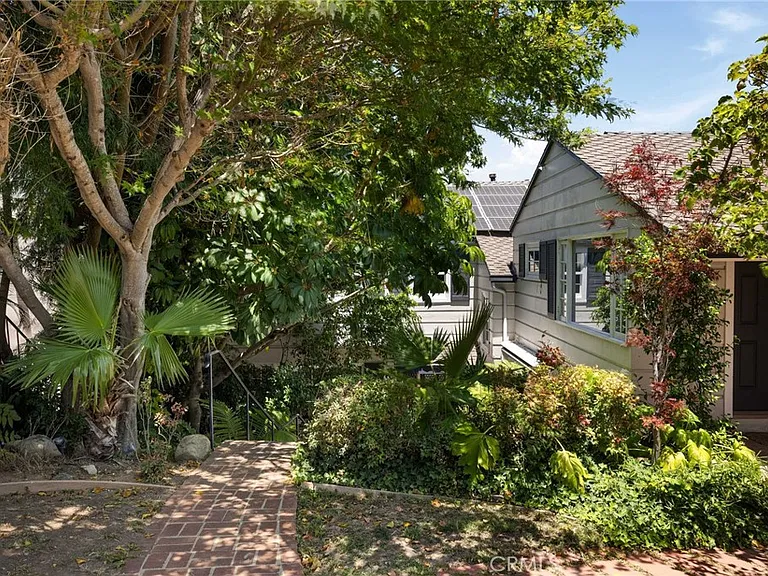 3704 Prestwick Dr — Photo 3