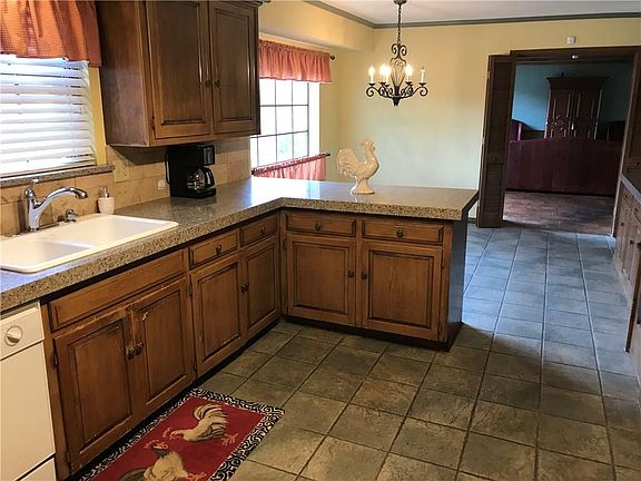 5th image of 2925 Pelham Dr