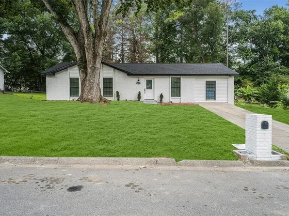 6073 Fieldcrest Dr, Morrow, GA 30260