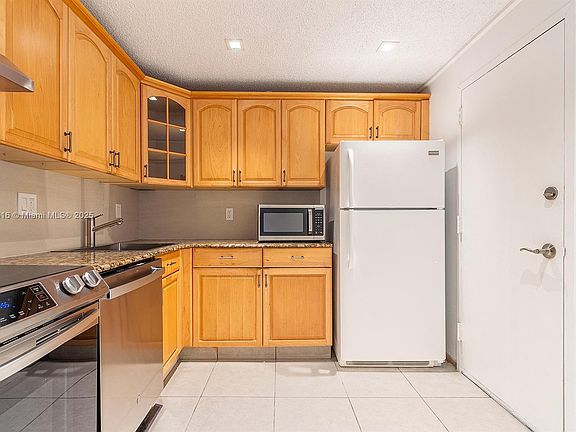 5th image of 2821 N Miami Beach Blvd Floor 28216Q
