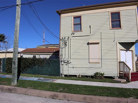 2nd image of 2828 Church St