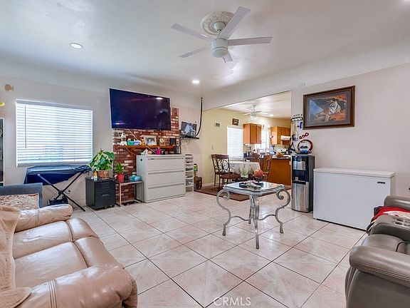 3rd image of 2663 Loosmore St