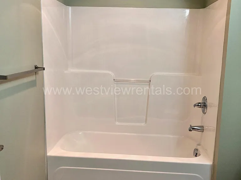 200 E Maple St — Photo 340