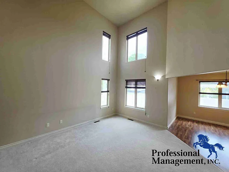 1617 8th St W — Photo 3
