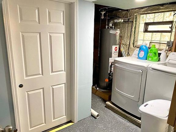 3rd image of 5523 W Augusta Blvd #B