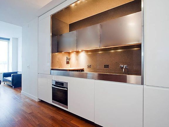4th image of 15 William St #20G