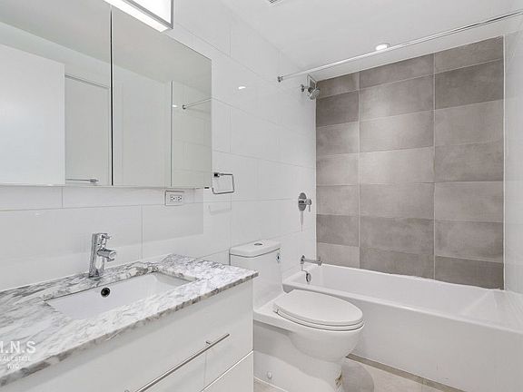 5th image of 230 E 44th St #N4