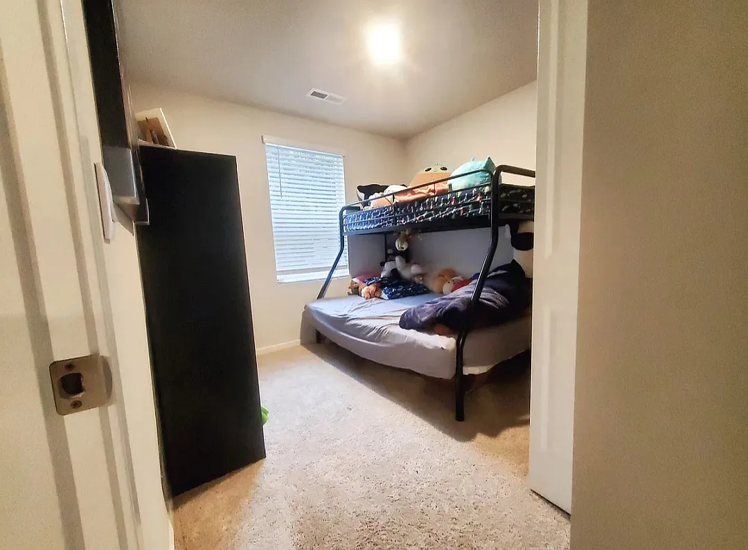 3 bed, 1361 sqft, $2,500 — Photo 2