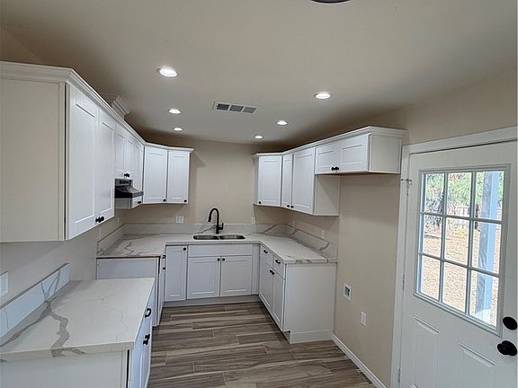 4th image of 8763 Sylvan Dr