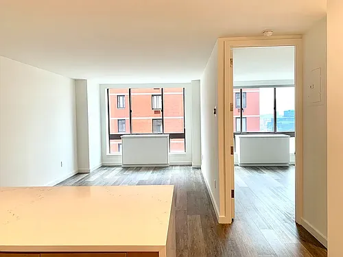 520 W 43rd St Photo 1