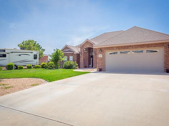 2nd image of 902 Saunders Dr