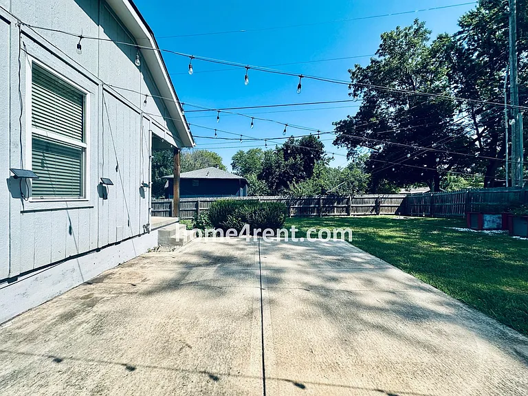 8601 England St — Photo 45