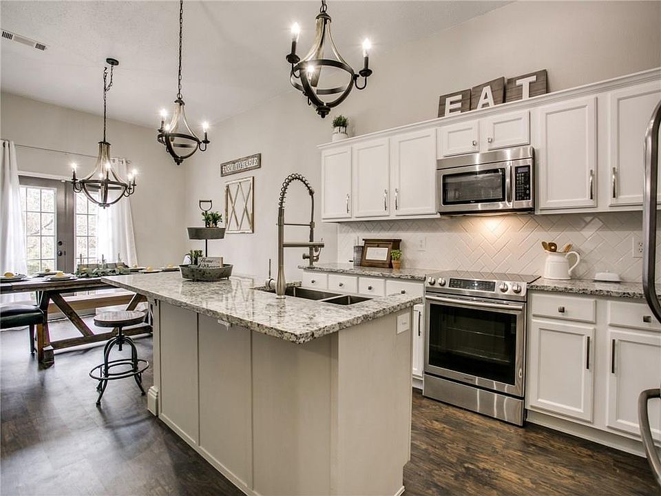 1st image of 2712 Lexington Cir