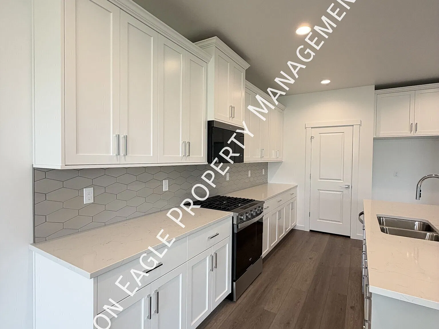 3 bed, 2.0 bath, 1558 sqft, $2,295 — Photo 2
