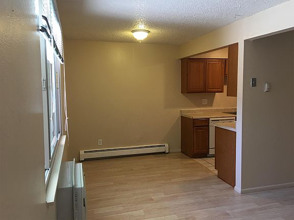 3rd image of 1252 Dewar Dr APT 2