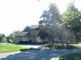 4932 Lake Bluff Ct, West Bloomfield, MI 48323