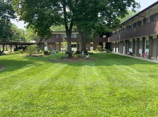 900-202 8th St, Highland, IL 62249