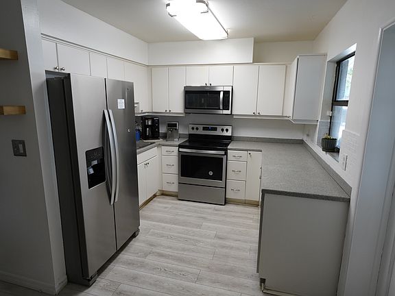 4th image of 805 W Country Club Dr