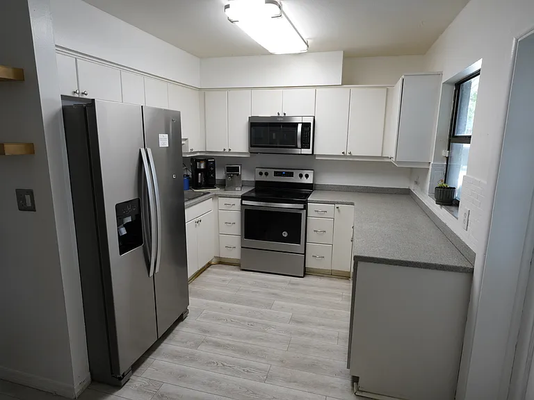 805 W Country Club Dr — Photo 4