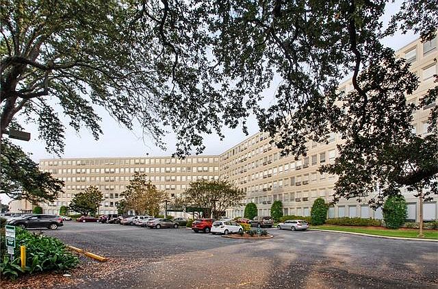 1st image of 401 Metairie Rd APT 729