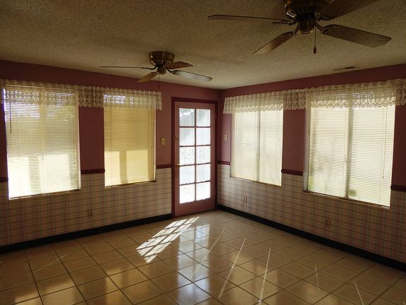 4th image of 1555 Mission Meadows Dr