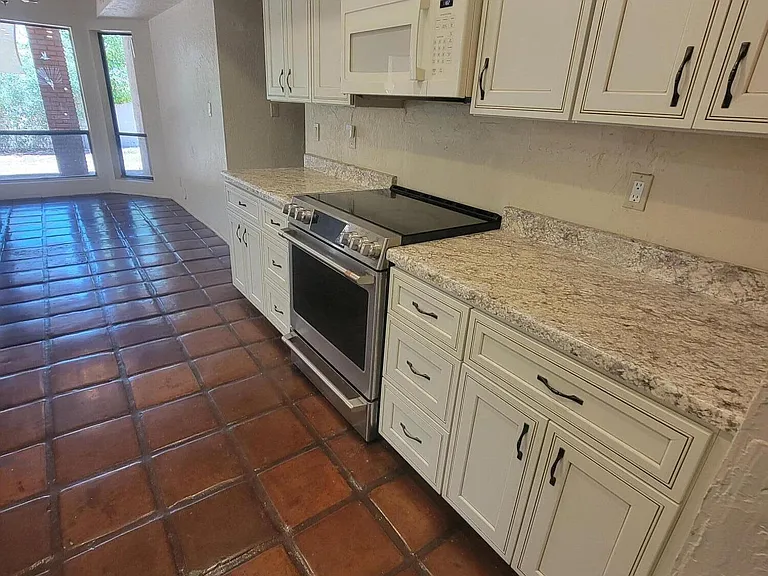 220 E Aster Dr — Photo 9